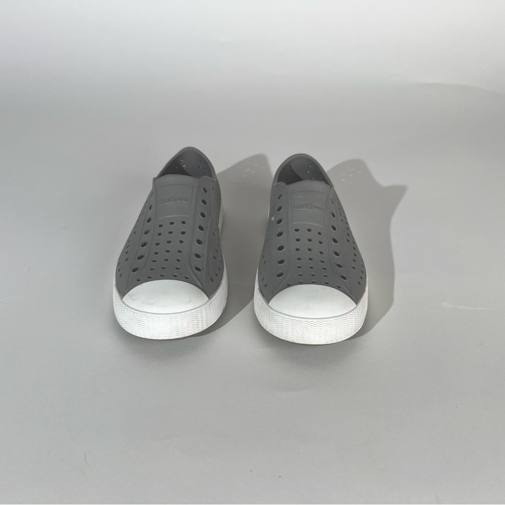 Native Jefferson, gray, size J4.